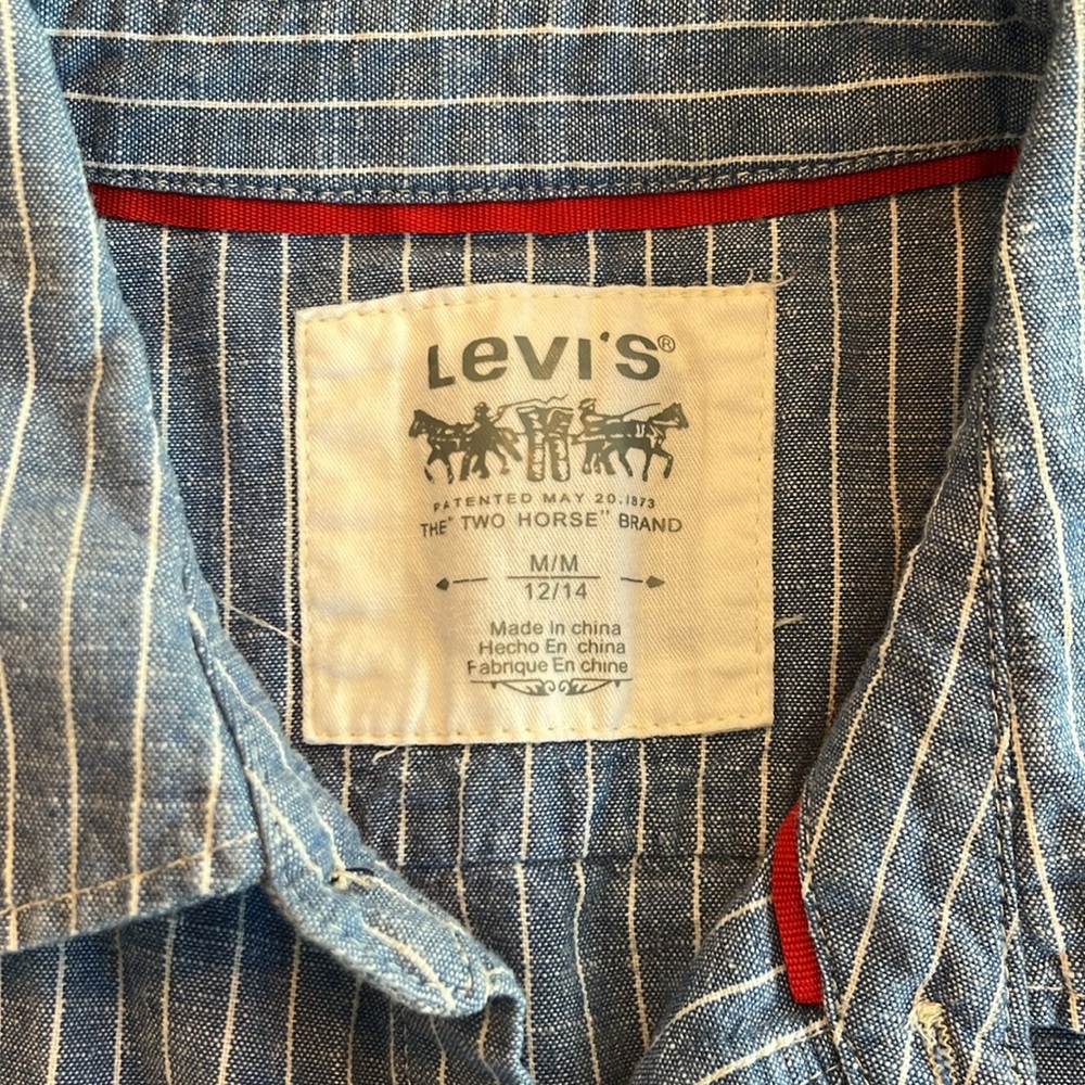 Levi’s Shirt - Picture 2 of 5